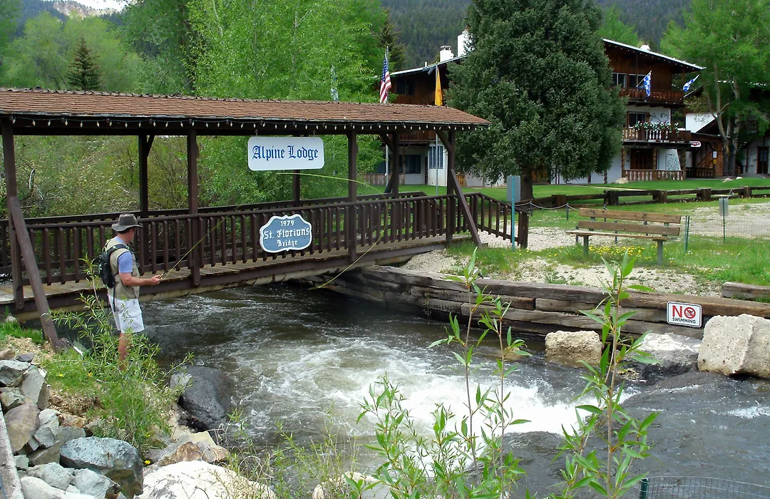 Alpine Lodge Red River-1